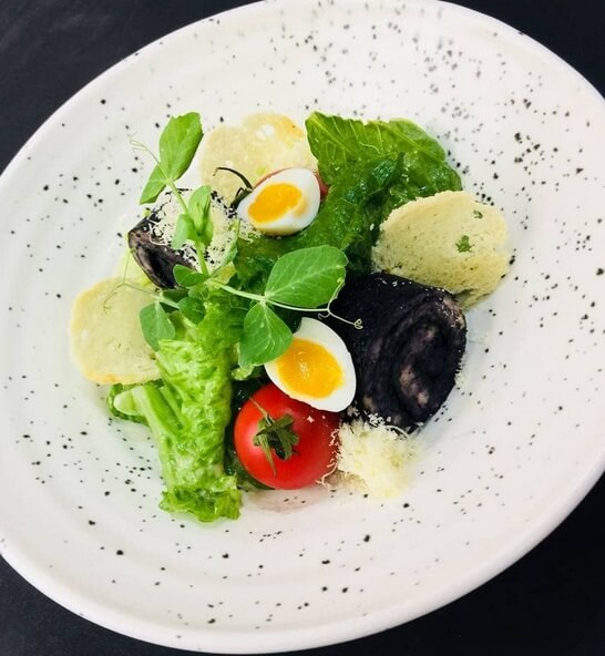 Салат с черной курицей, 220 гр.
