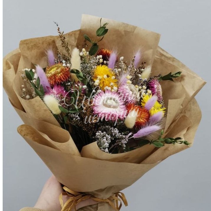 Букет с гелихризиумом