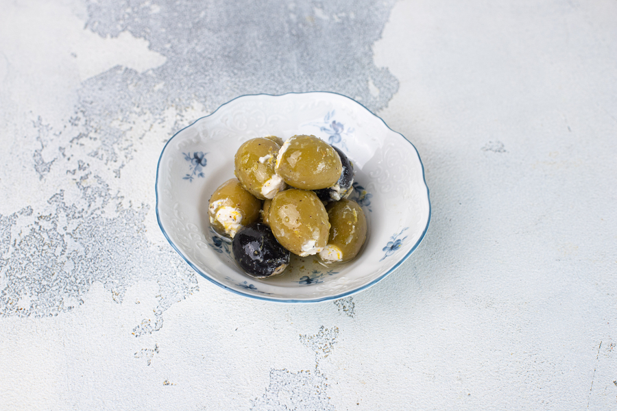 Маринованные оливки со сливочным сыром