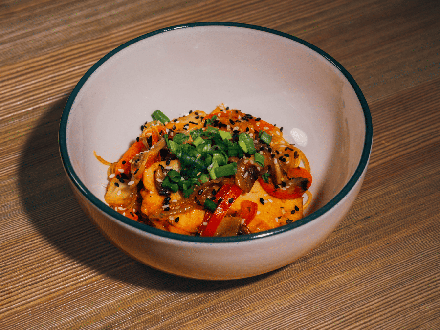 Острая фунчоза с курицей