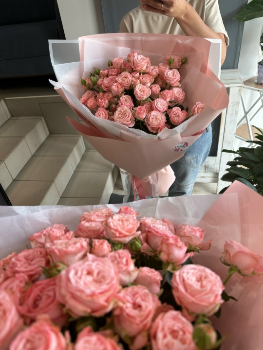 Букет пионовидных роз Мадам бомбастик