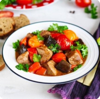 Жаркое из говядины с овощами и пряными травами