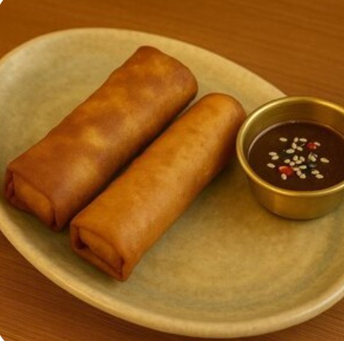 Немы с рваной свининой и соусом нуок чам