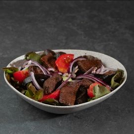 Тёплый салат с теляч.вырезкой и овощами
