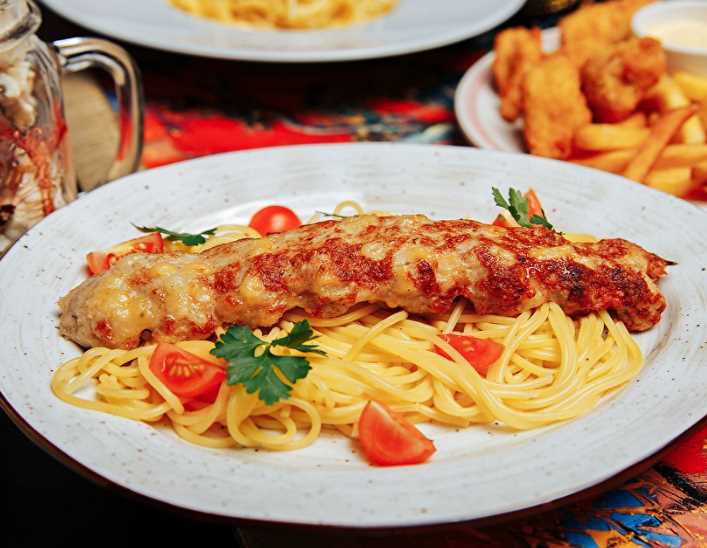 Люля из курицы с сыром со спагетти