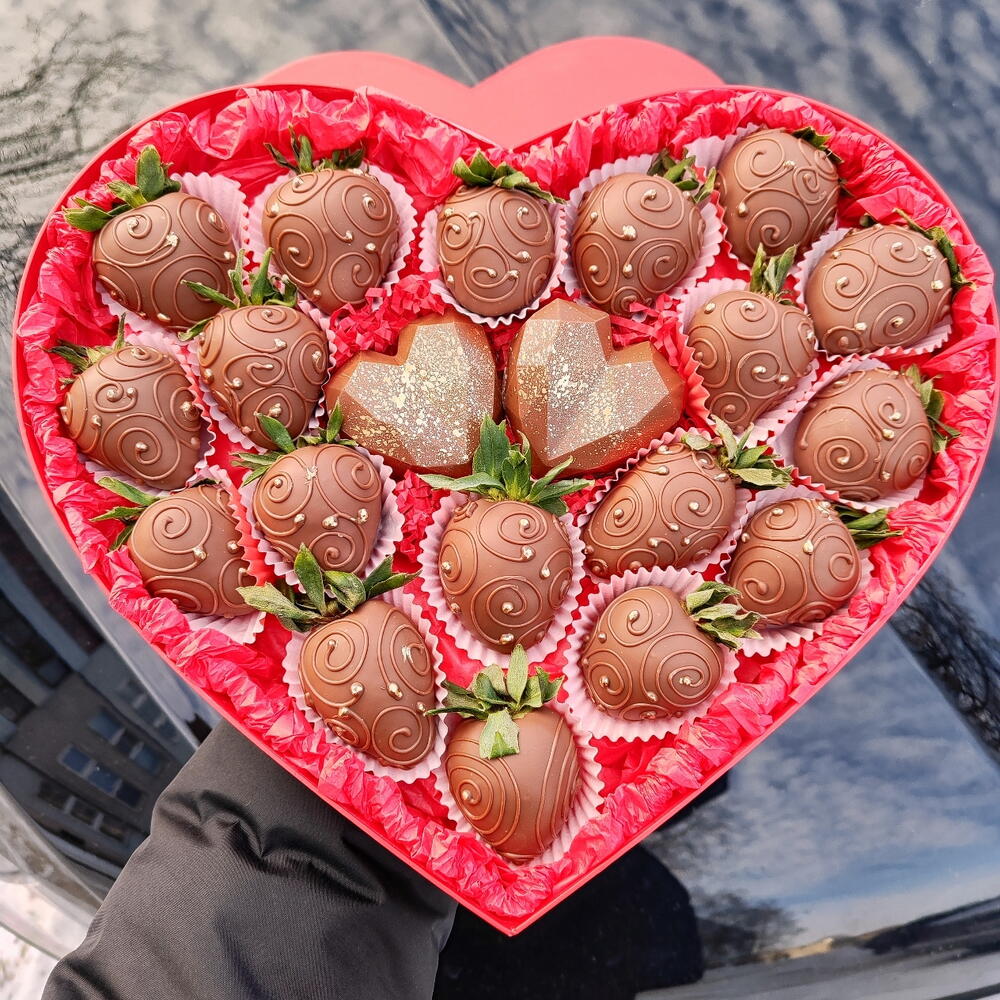 Клубника в шоколаде и дубайские сердца