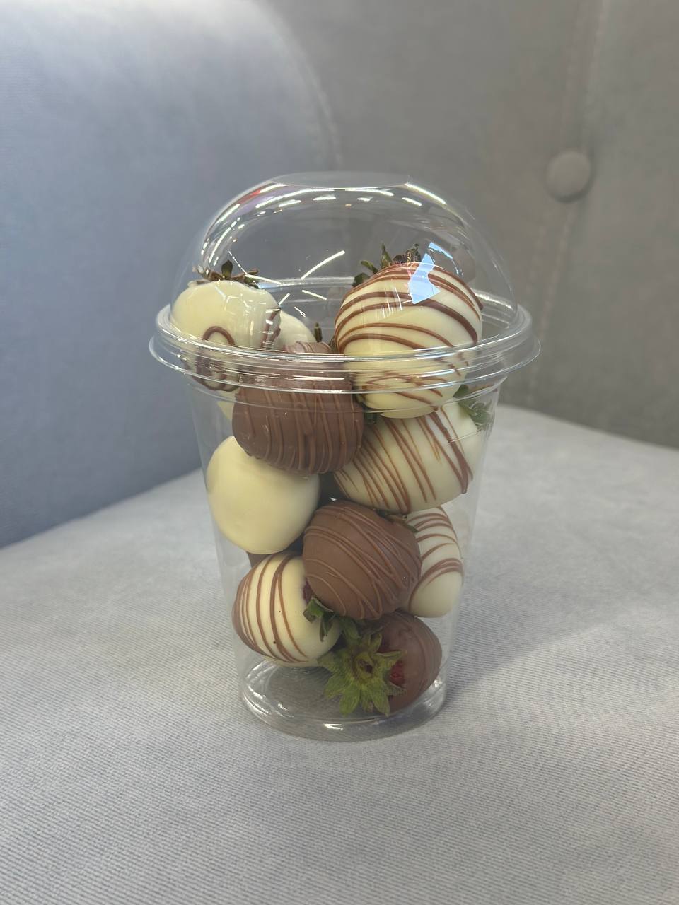 Клубника в шоколаде, большой стакан