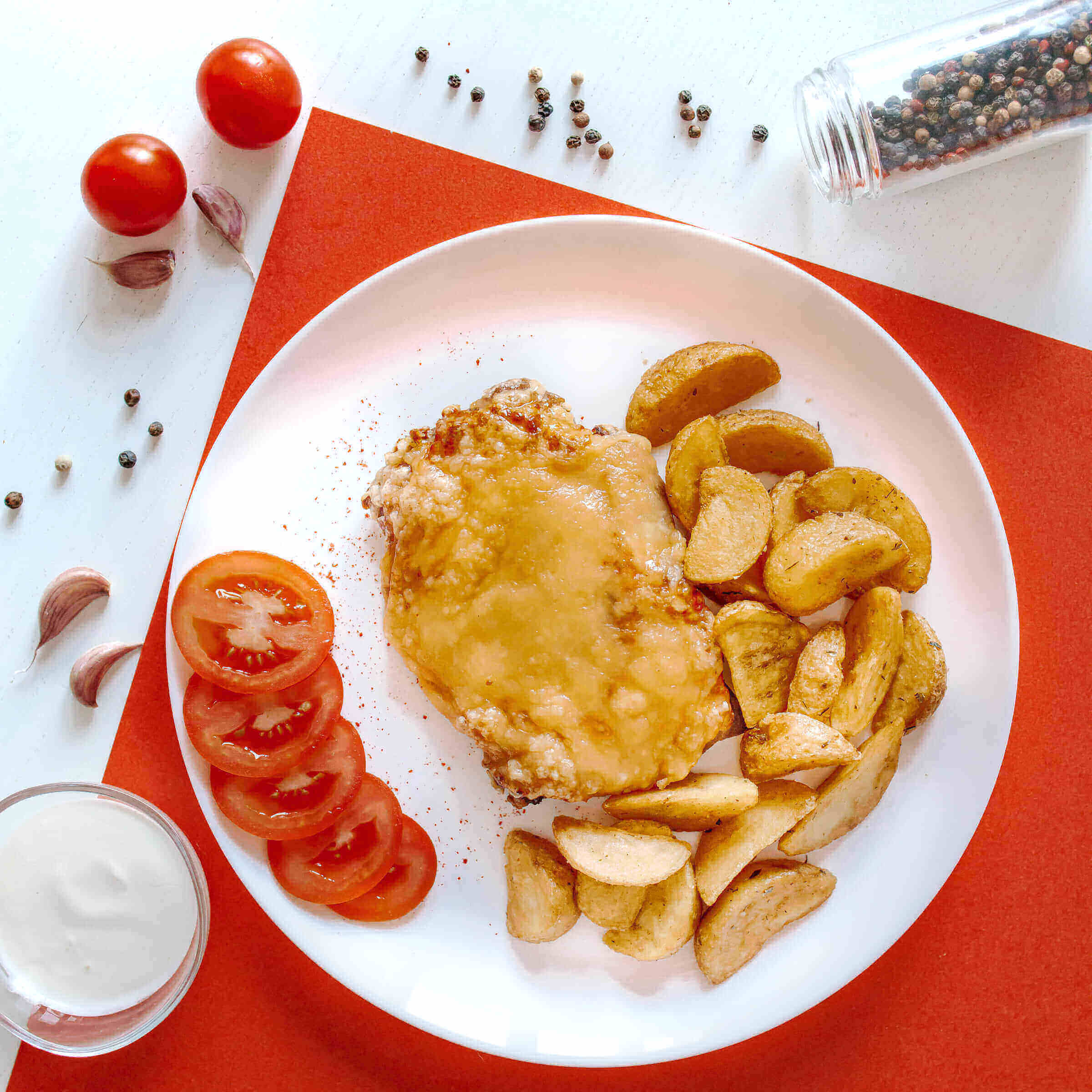 Свинина, запеченная с помидорами