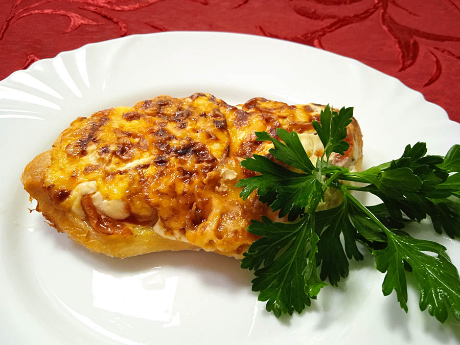 Курица, запеченная с помидорами