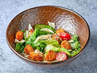 Балийский Цезарь с курицей