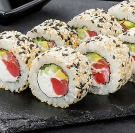 Тунец Филадельфия в кунжуте