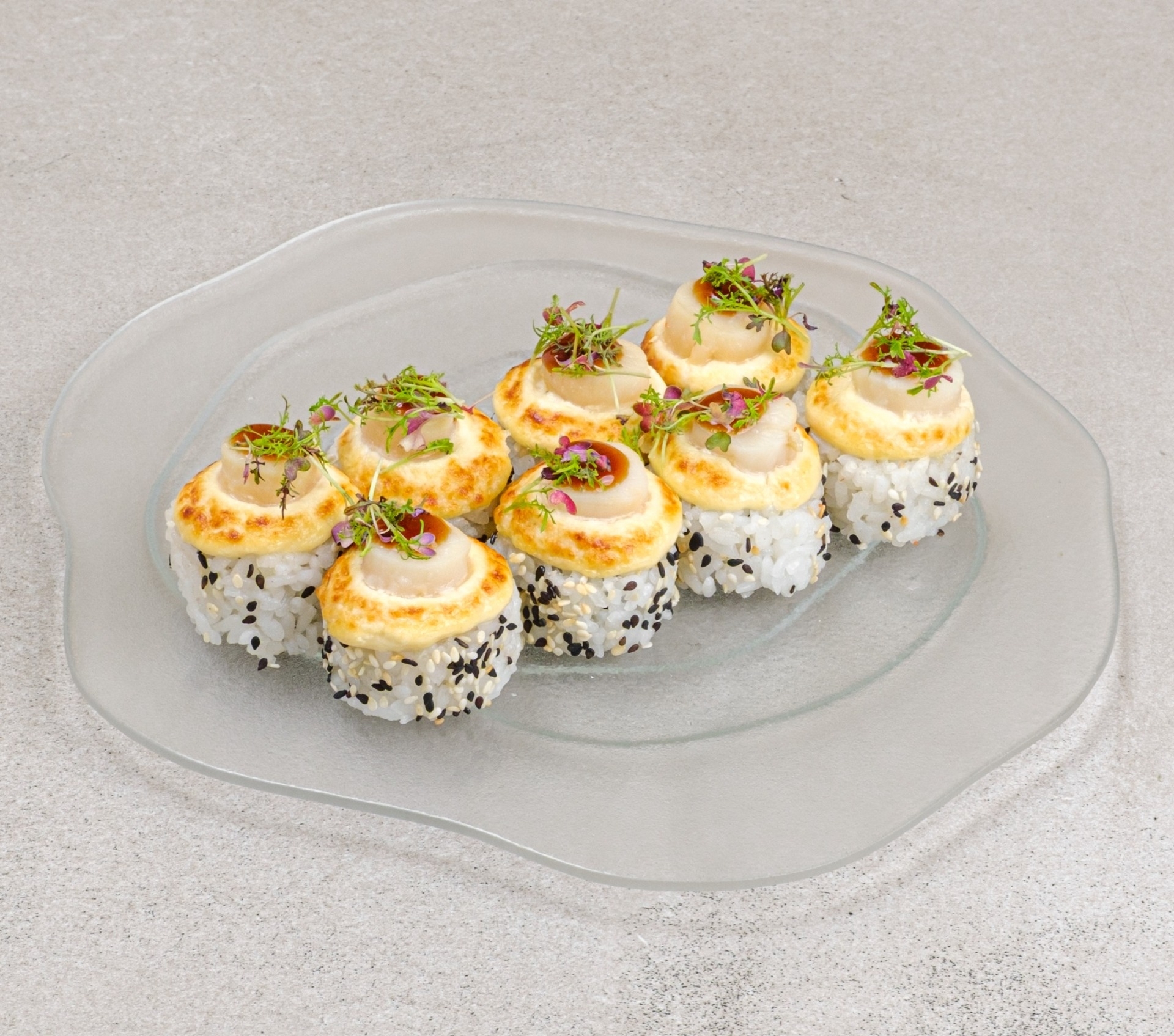 Запеченный ролл курильский гребешок и шиитаке