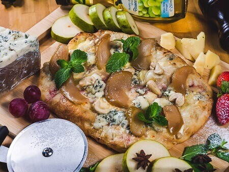 С грушей и голубым сыром