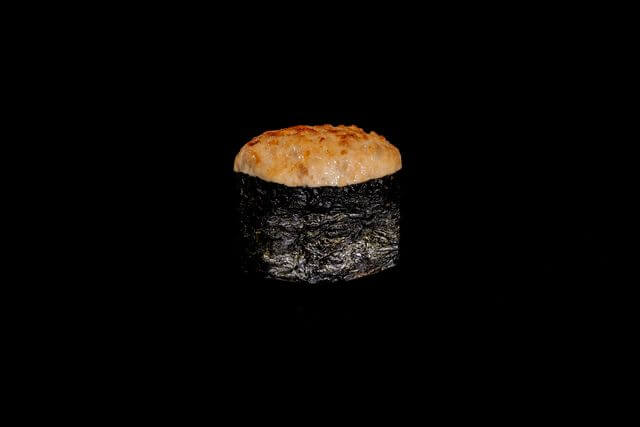 Запеченная суши тунец