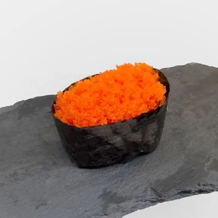 Гункан с икрой тобика