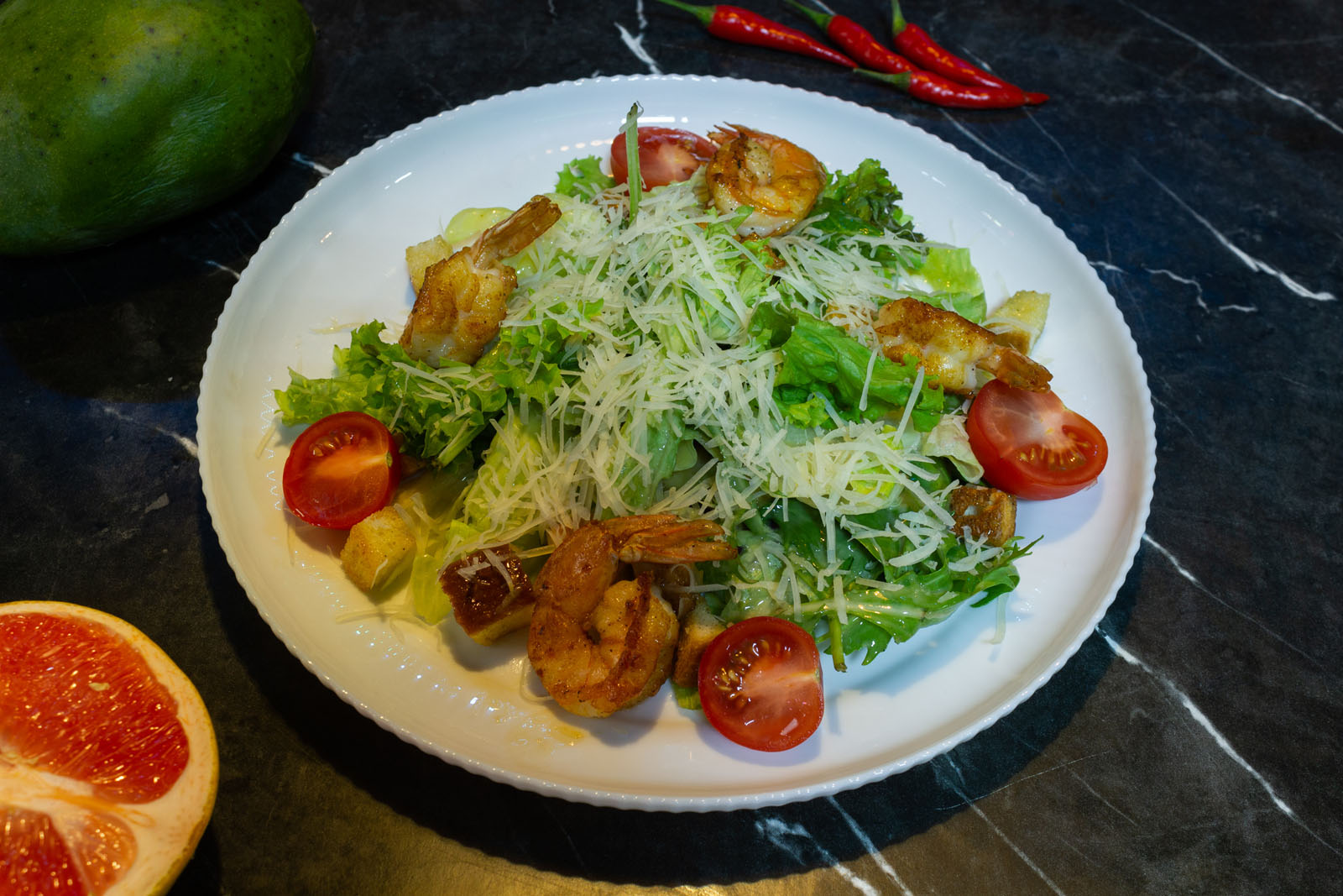 Салат Цезарь с креветками