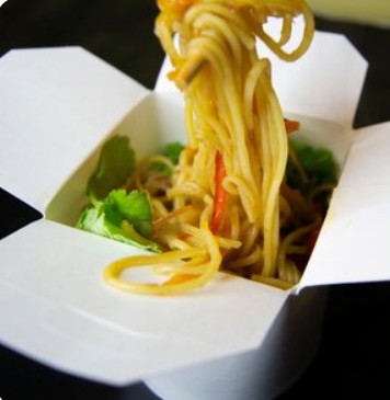 Вок с овощами и соусом