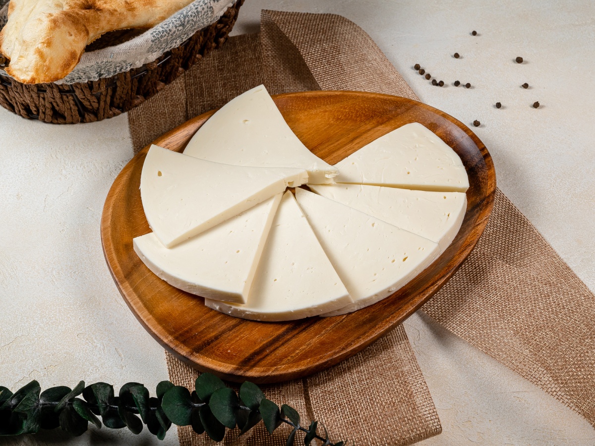 Сыр Имеретинский в нарезку