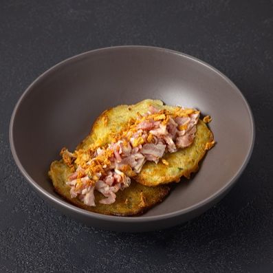 Драники с беконом и луком фри