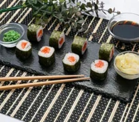 Ролл с лососем