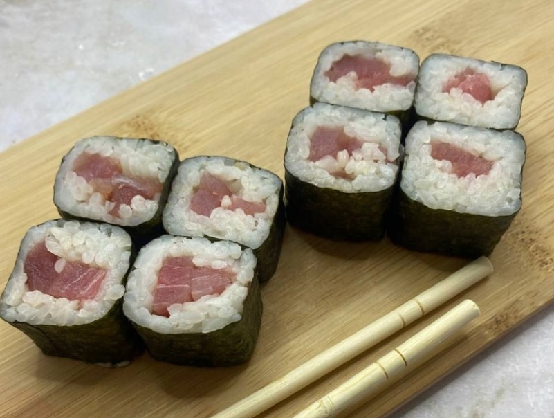 Маки с тунцом спайси