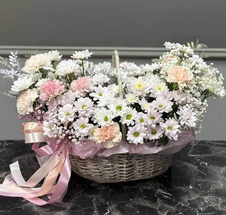 Цветы Корзина ромашек с диантусом