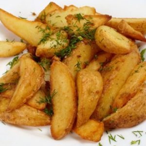 Картофель по-деревенски золотистый