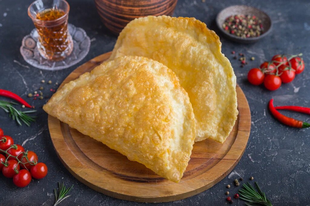 Чебурек с бараниной и кинзой