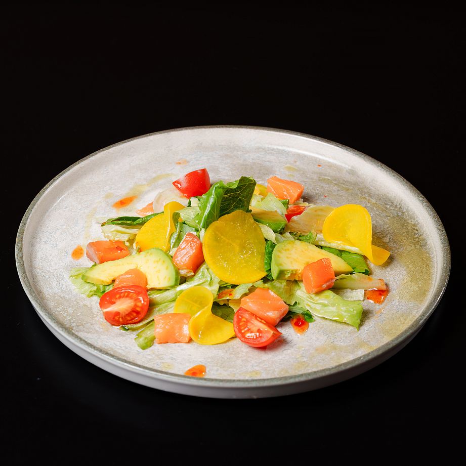 Салат со слабосоленым лососем