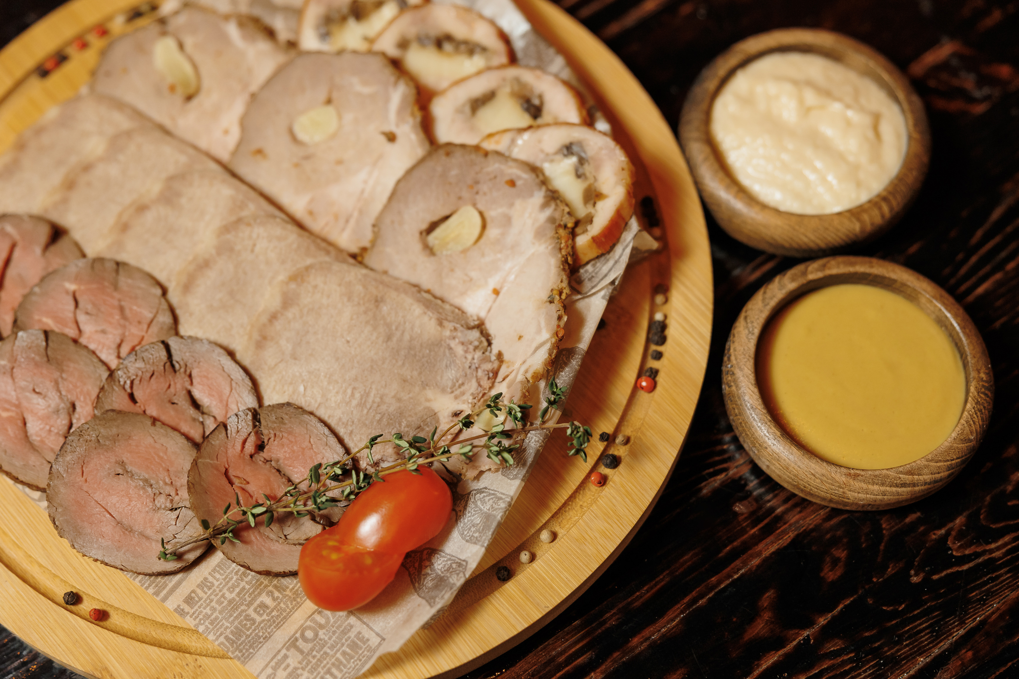 Ассорти мясных деликатесов 