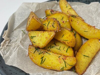 Жареный картофель с чесноком и укропом
