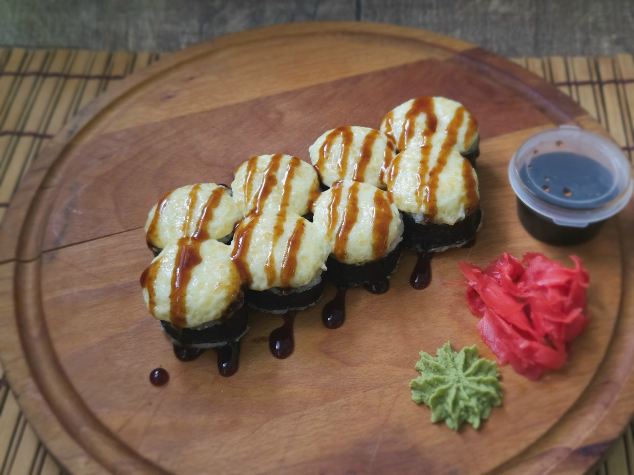 Запеченный ролл с креветками