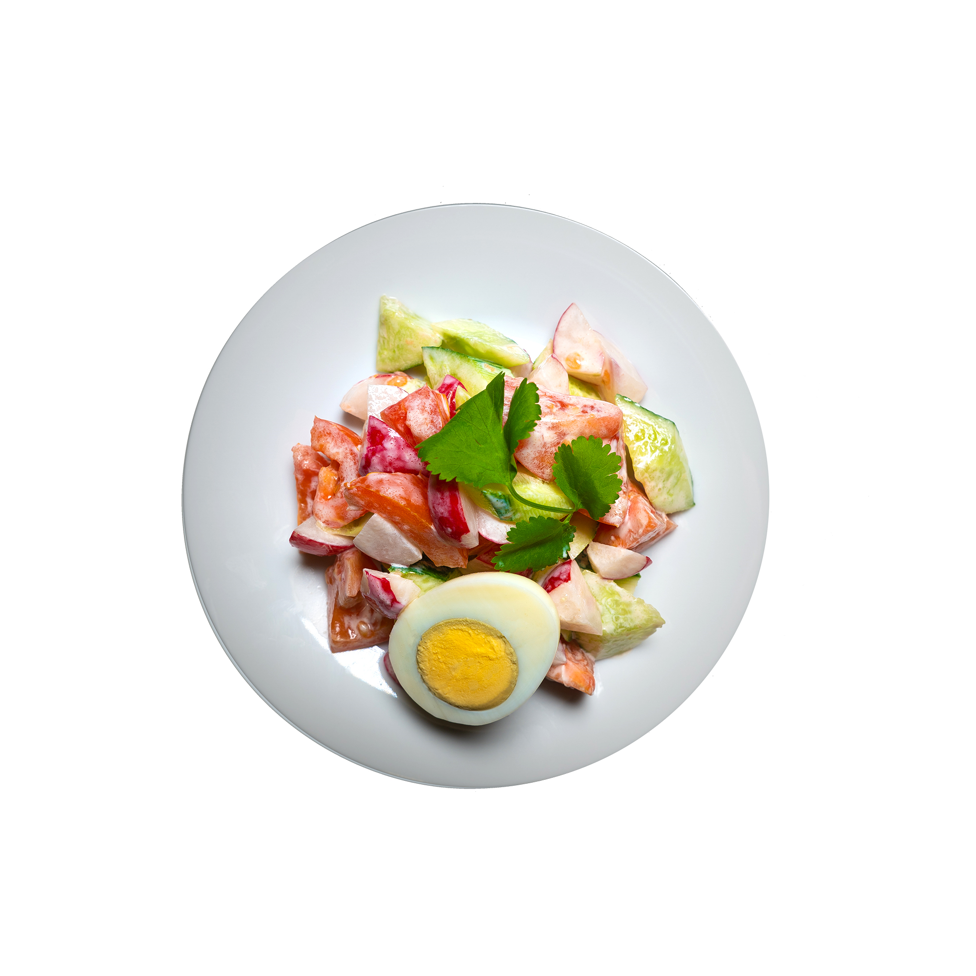 Домашний салат из овощей со сметаной и яйцом 