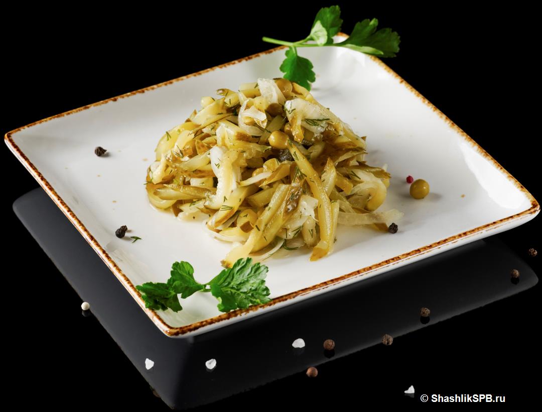Салат с маринованными огурчиками