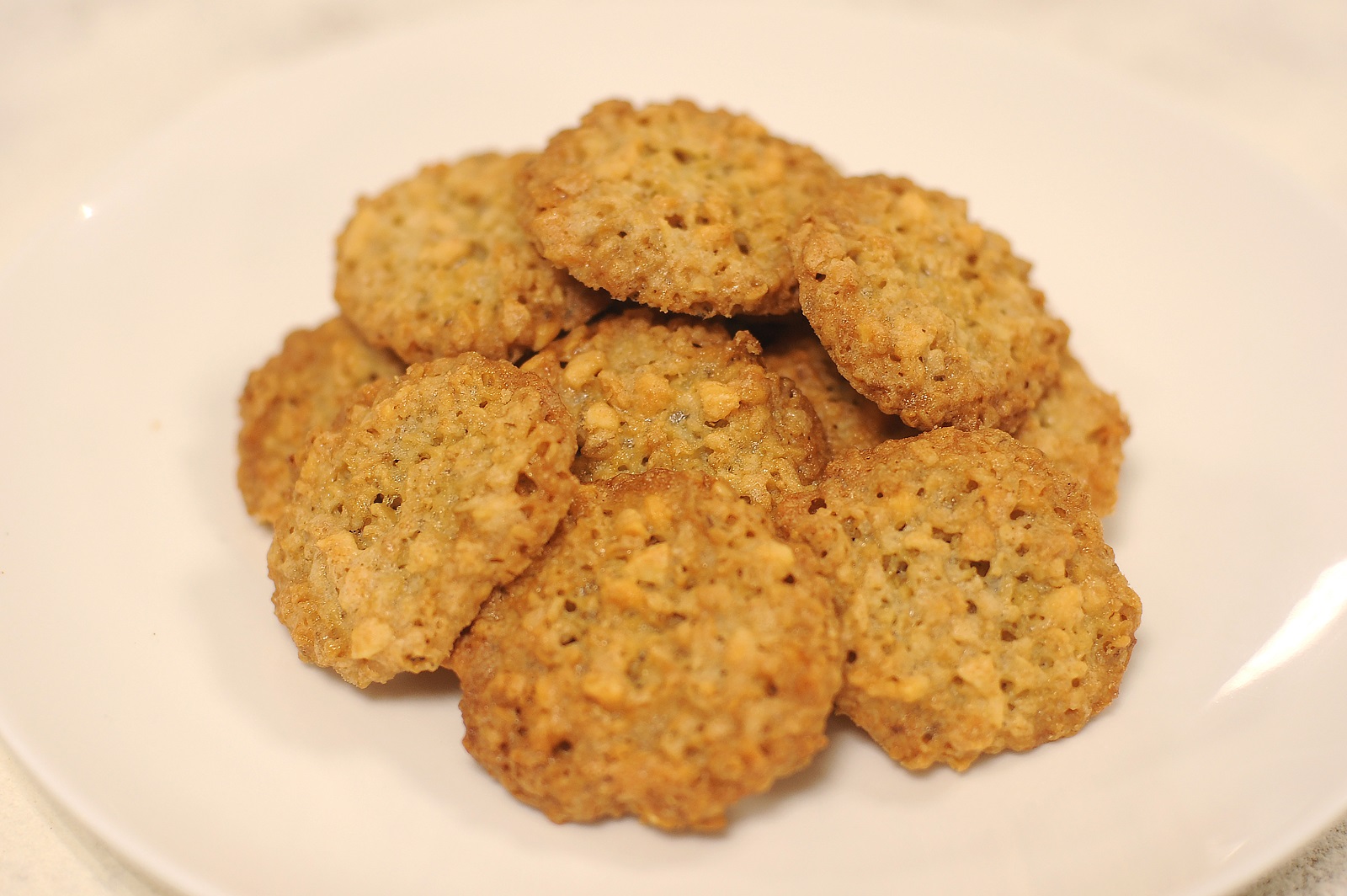 Печенье с овсяными хлопьями и арахисом