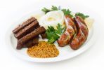 Нюрнбергские сардельки с чесночными гренками