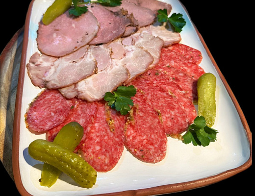 Ассорти мясное с корнишонами