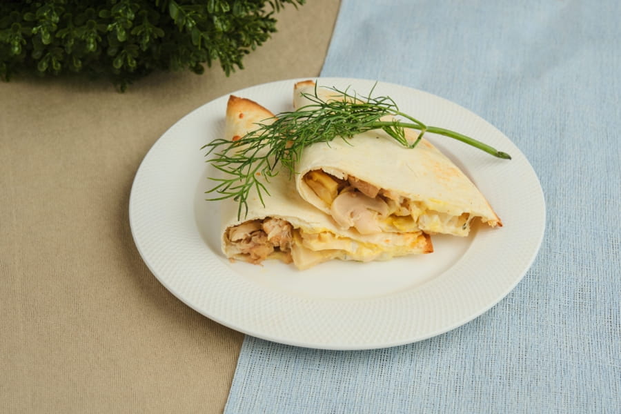 Кесадилья с курицей и грибами