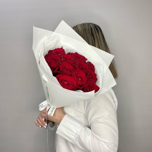 11 красных роз ред Наоми