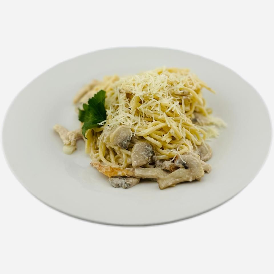 Паста с куриным филе и шампиньонами