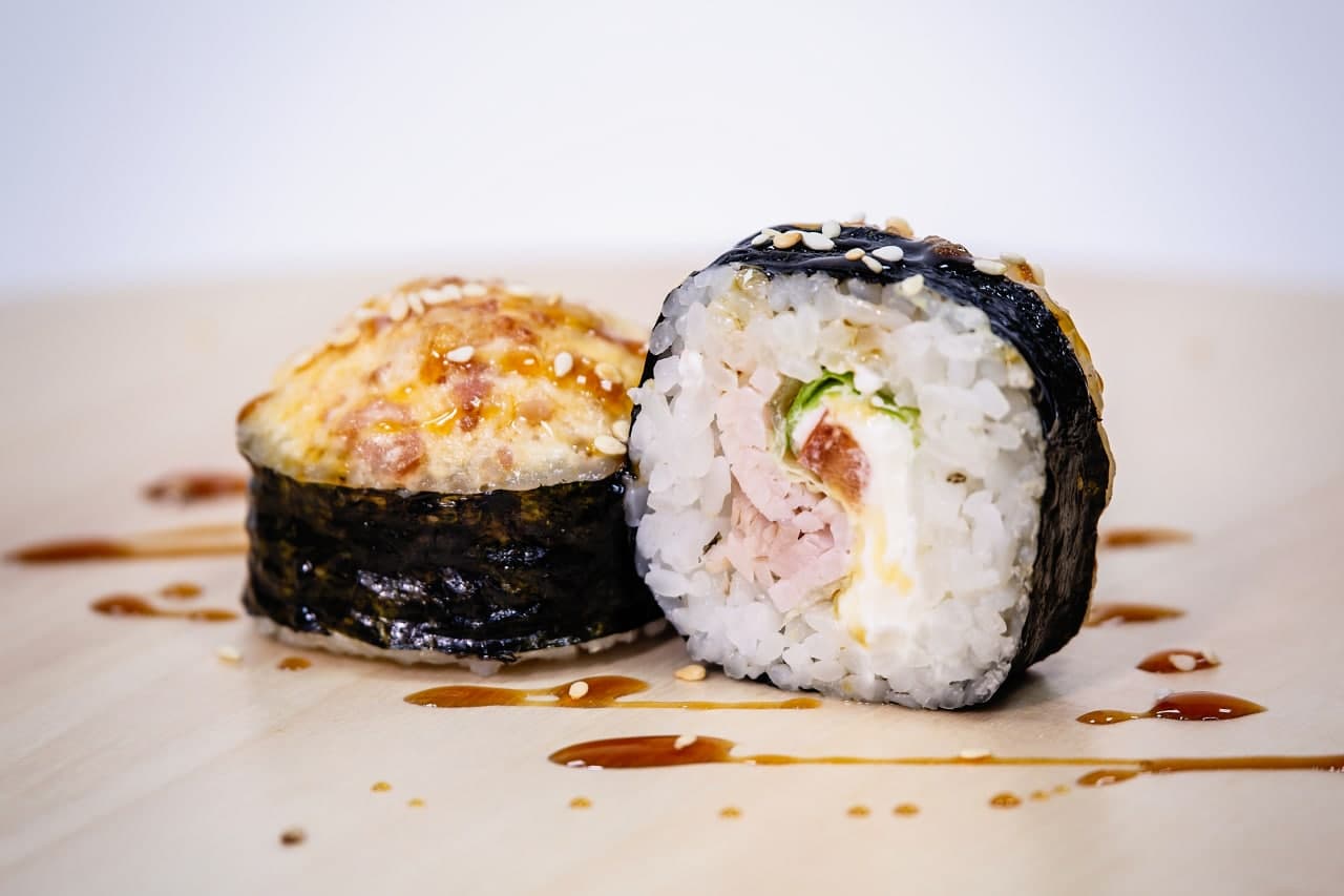 Запечёный мясной Сушими