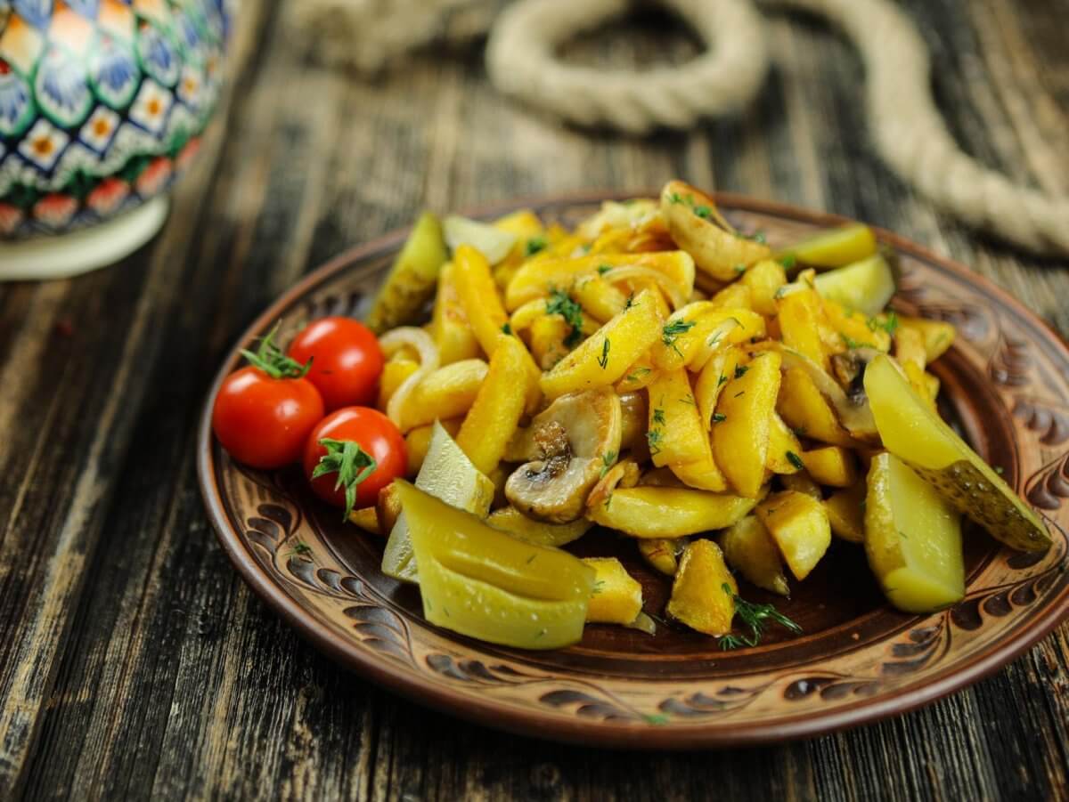 Картофель, жаренный с грибами
