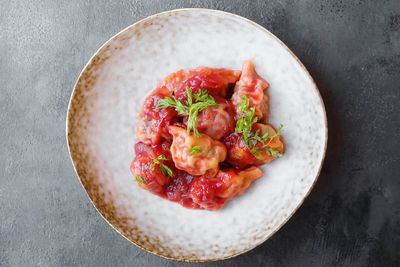 Кюрза с бараниной в кизиловом соусе