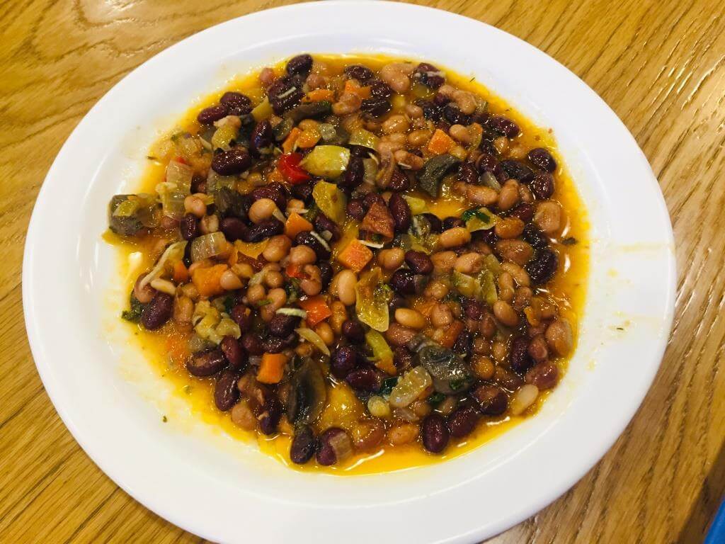Лобио из фасоли с грибами и овощами