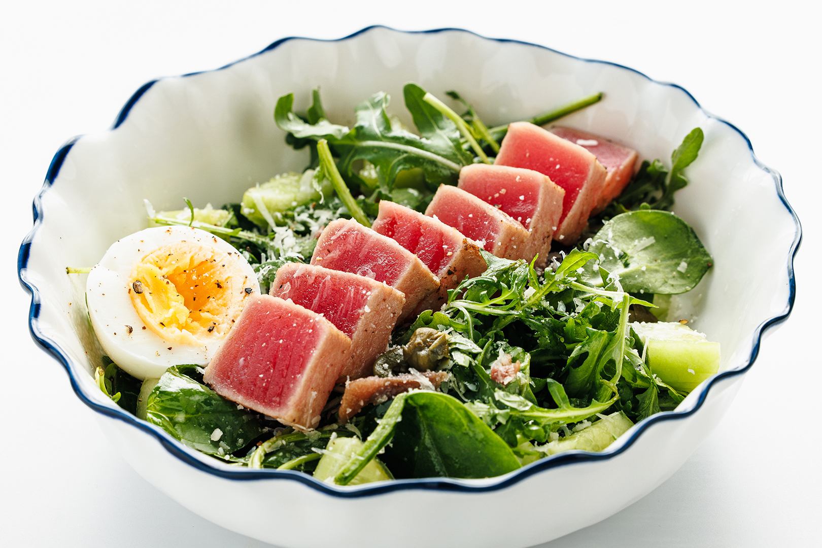 Зеленый салат с тунцом