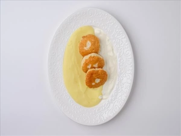 Котлетки со сливочным соусом и картофельным пюре