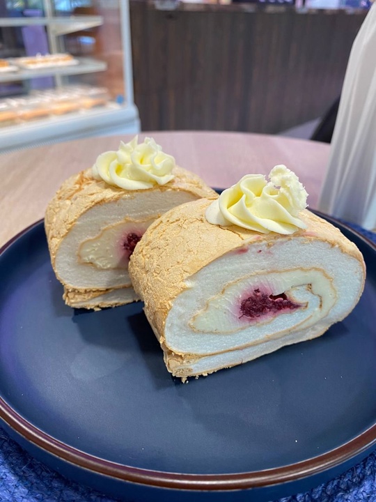 Меренговый рулет Малина