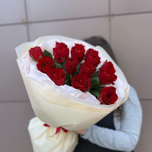 15 красных роз