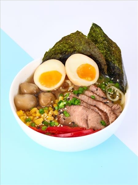 Гонконгский рамен с говядиной полурамен