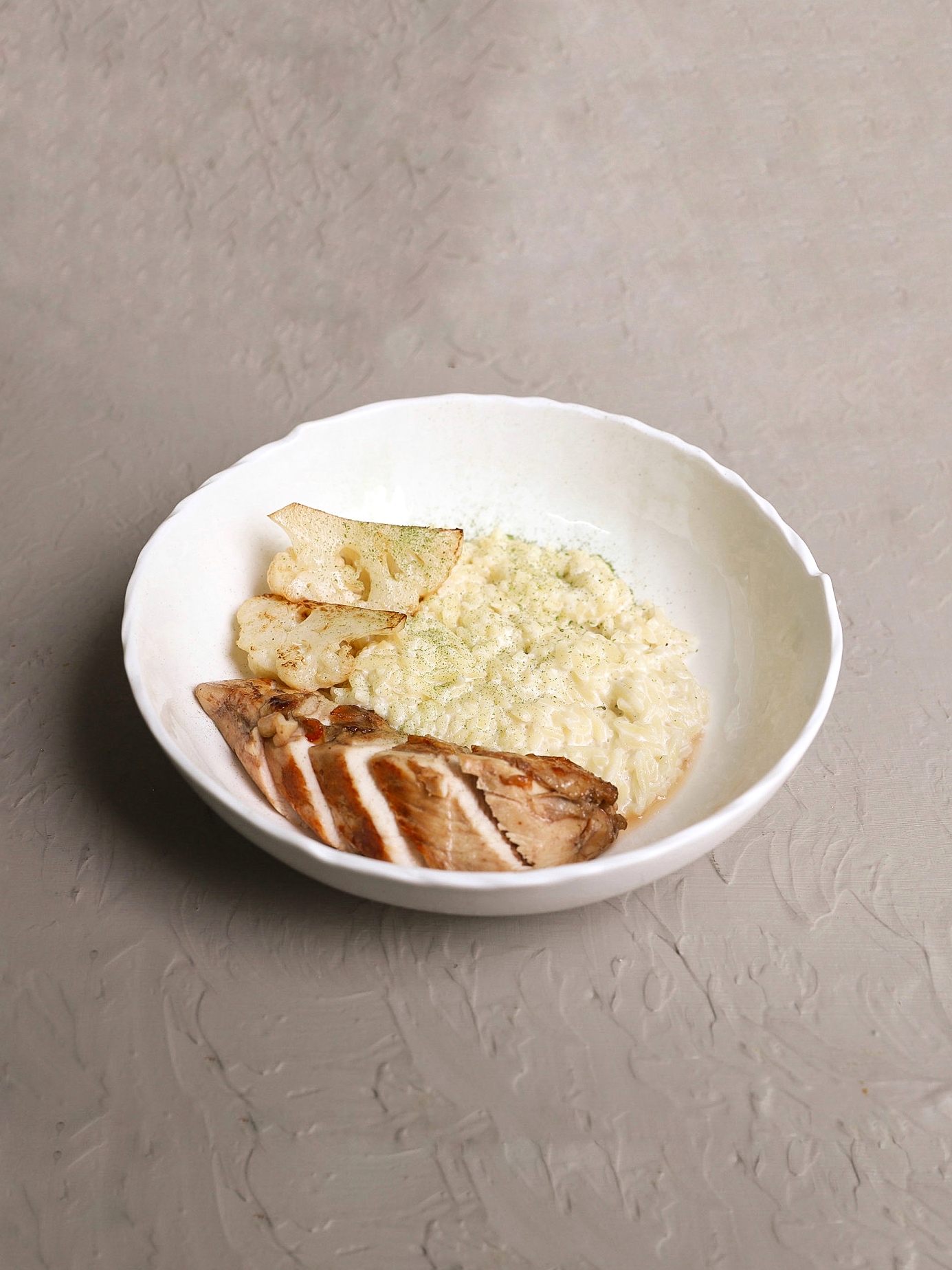 Филе цыпленка в сливочном соусе с пастой орзо